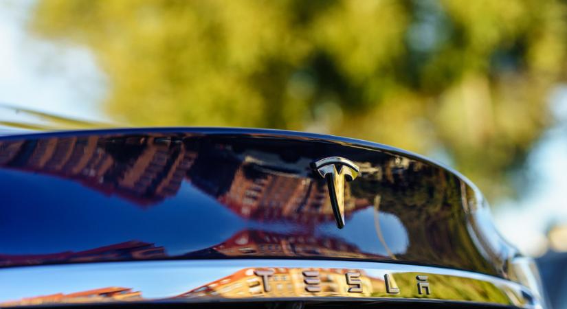 Ismét a Tesla diktálja a tempót az e-autók piacán