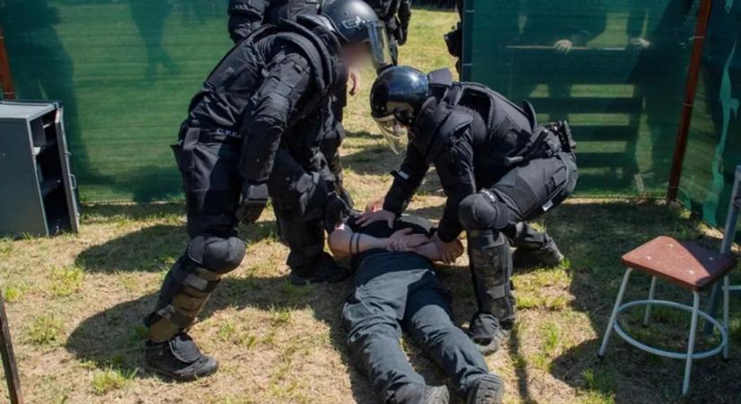 Nemzetközi börtönkommandó szállta meg az állampusztai fogházat, lázadásra készültek a rabok