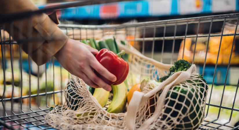 Történelmi átrendeződés a hazai boltokban: sosem látott dolog történt a két nagy rivális diszkont között