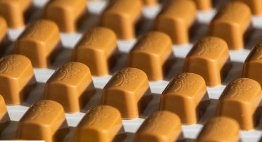 Így gyártjuk az űrcsokit: így lett egy magyar édességből NASA-kompatibilis termék