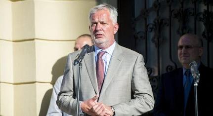 Páva kirándulni ment az állatkerti program után