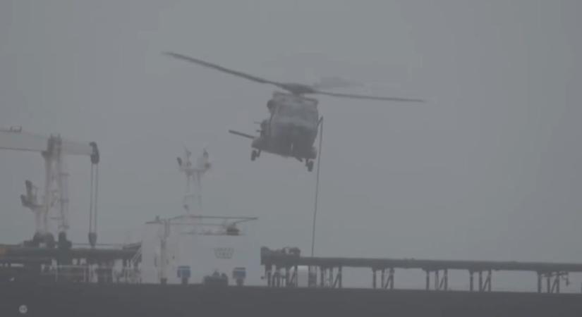 Macron: A francia haditengerészet elfogott egy az orosz árnyékflottához tartozó tankert az Atlanti-óceánon
