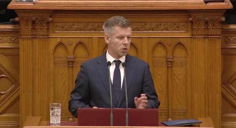 Több mint ezermilliárd ment el gyűlöletpropagandára – Magyar Péter ezt mondta a parlamentben