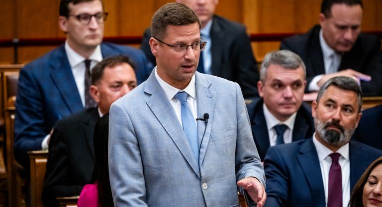 Gulyás Gergely: Méltatlan, ahogy az új kormány a köztársasági elnökhöz viszonyul