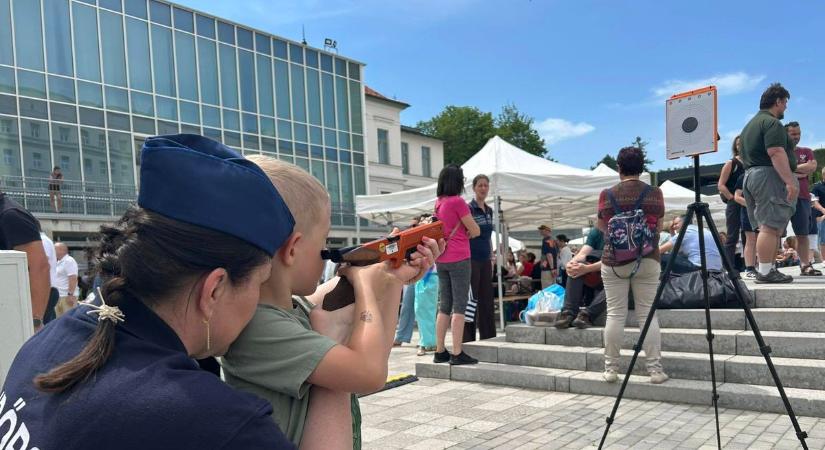 Gyermeknapi programokon jártak a vármegyei rendőrök (galéria)