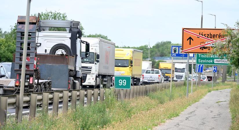 Elkezdődött a munka a szolnoki hídon, nemsokára az egészet lezárják – galériavideó