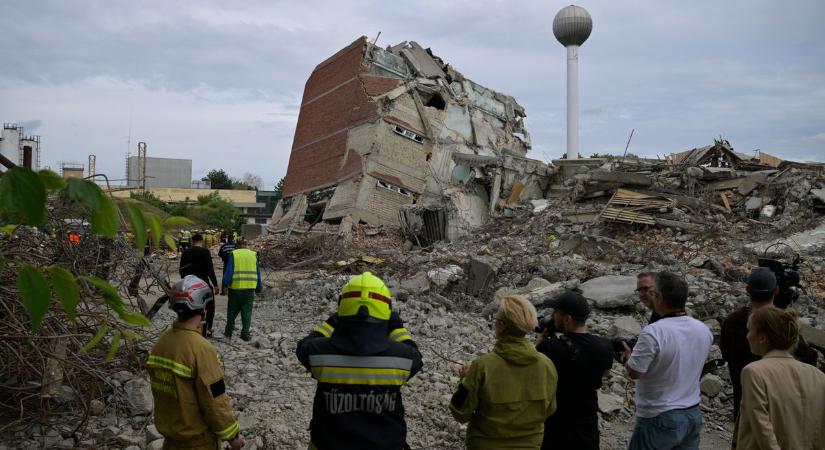 Drámai fotókon a székesfehérvári épületomlás: még mindig a romok alatt van egy ember