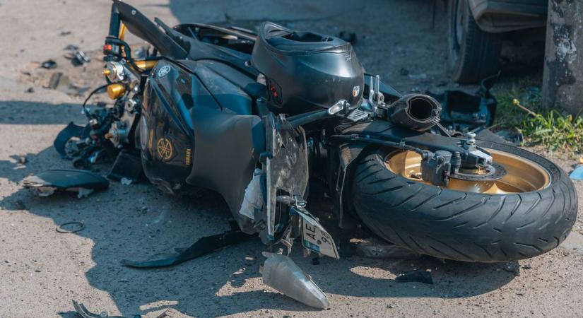 Megrázó baleset Harkány közelében: munkagépnek csapódott egy motoros, a helyszínen meghalt