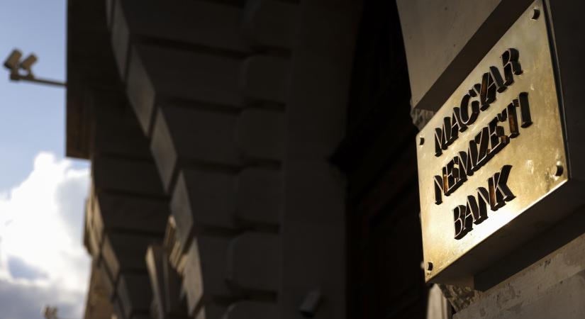 „Mintha New Yorkban lennénk az 1920-as években” – Videót tett közzé Magyar Péter az aranyban pompázó MNB-székházról