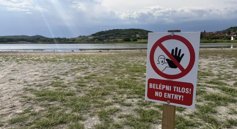 Kint jártunk a helyszínen: fotókon a kiszáradó tihanyi Belső-tó (galéria)