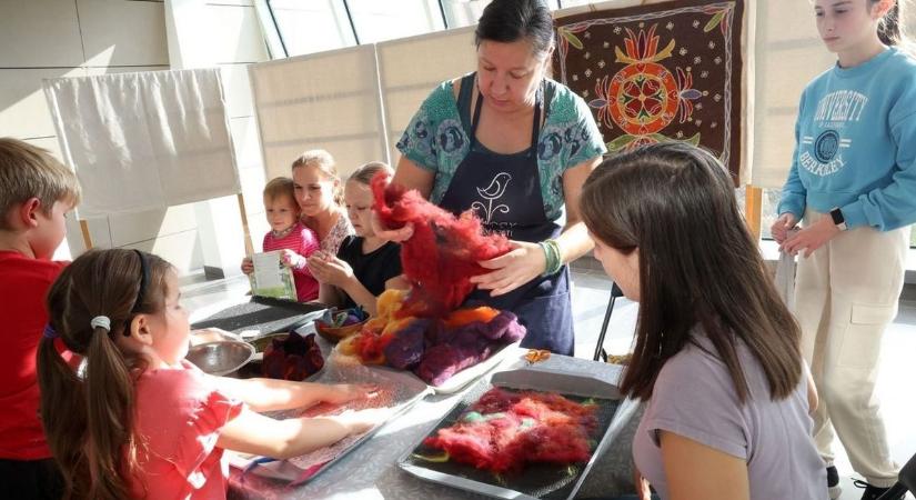Nyakunkon a vakáció: 73 nap, ebből 51 munkanap, 1752 óra – az egyedülálló szülők a túlélésre játszanak a nyári szünetben