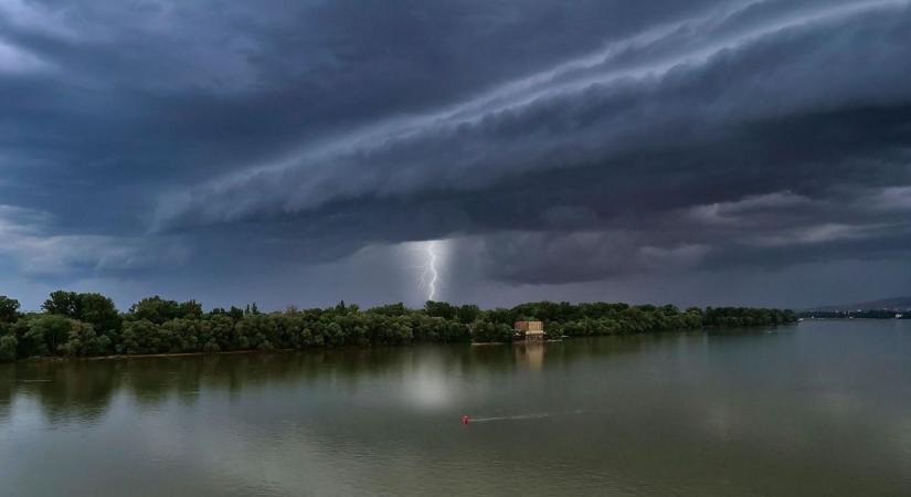 Kedden még napos idő, szerdán már többfelé eső és zivatar várható