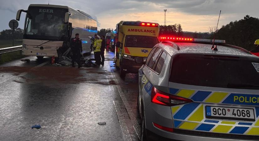 Megszólalt a Csehországban karambolozott busz sofőrje - elmondta mi lehetett a baleset oka