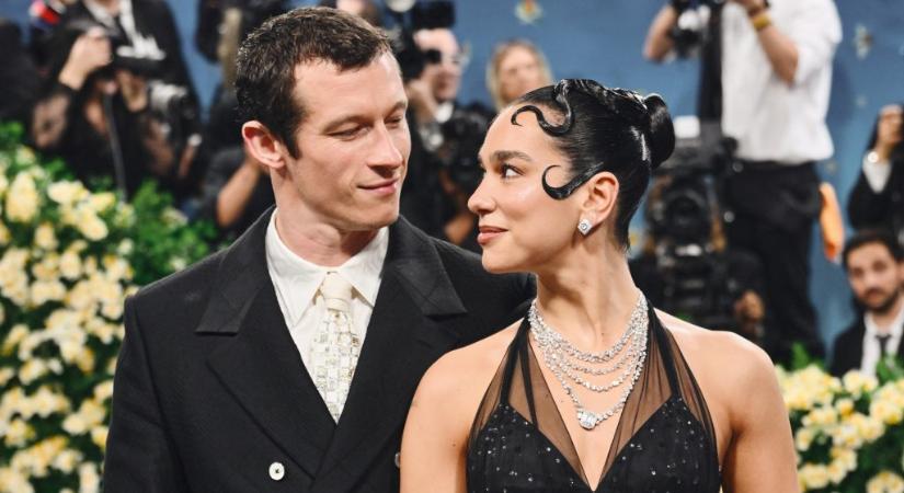Dua Lipa és Callum Turner összeházasodtak, itt az első fotó az esküvőjükről