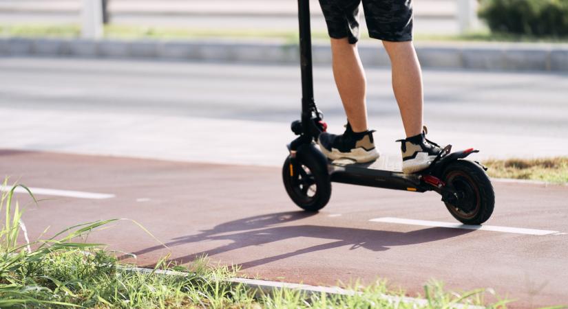 Új, szomorú trendet mutatnak az e-rolleres balesetek: minden eddiginél tragikusabb hónapok előtt állunk