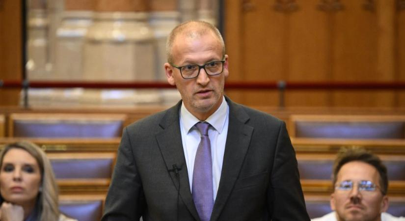 Tarr Zoltán felszólította a 24.hu cikkében szereplő fideszes képviselőket, hogy hozzák nyilvánosságra, mire költötték a támogatásokat a hozzájuk köthető szervezetek