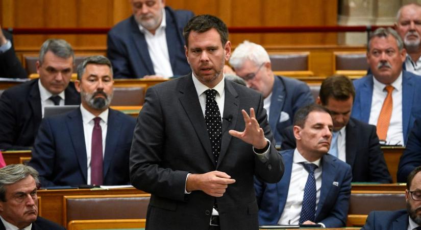 Le fogjuk cserélni az 50 éves HÉV-kocsikat, és új IC-flottát is fogunk vásárolni