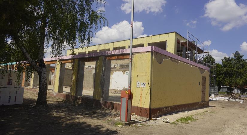 Új közösségi térrel bővül a polgármesteri hivatal Mikepércsen