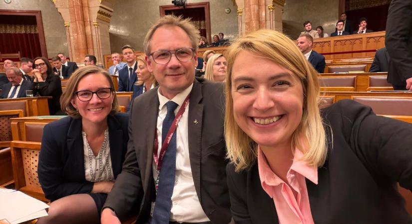 Tompa Enikő is elmondta véleményét a képviselők tiszteletdíjának csökkentéséről
