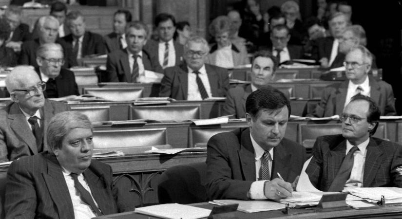 Árulás, zsarolás, letartóztatás, csendes félreállás – így váltottak le magyar államfőket az elmúlt 100 évben