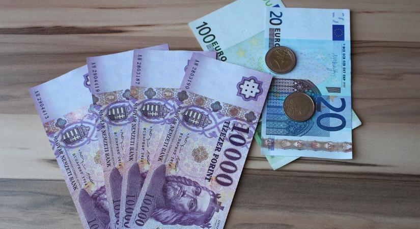 Kiderült, meddig lehet bivalyerős a forint