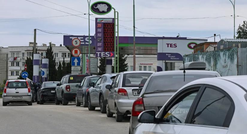 Akadozik az ellátás, üzemanyagjegyekkel lehet benzint venni a Krím félszigeten