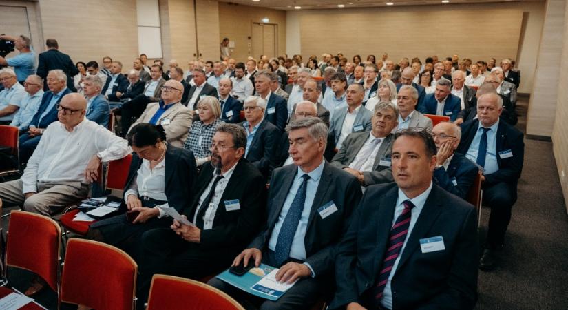 Kétharmados többséggel fogadta el a Kamara küldöttgyűlése az új etikai kódexet