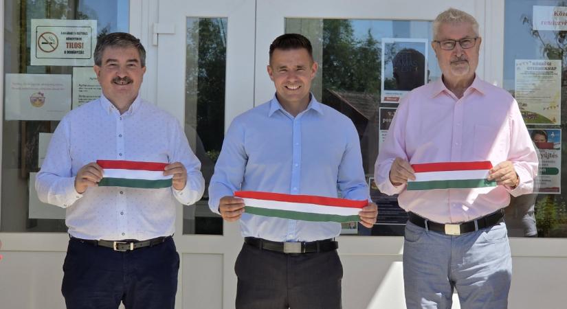 Vitányi István újult erővel folytatja a szalagvágásokat