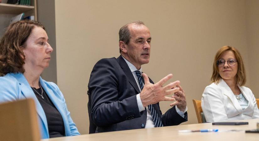 Bemutatta az új országos tisztifőorvost Hegedűs Zsolt egészségügyi miniszter