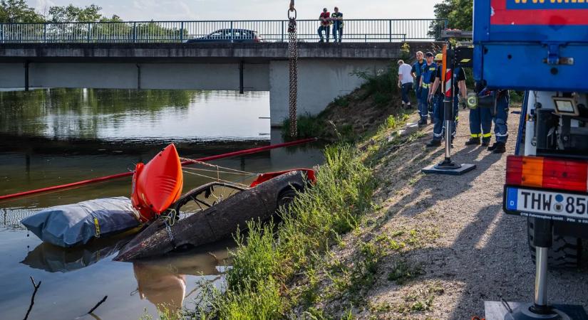 Több évtizedet tölthetett a Duna mélyén ez az autó