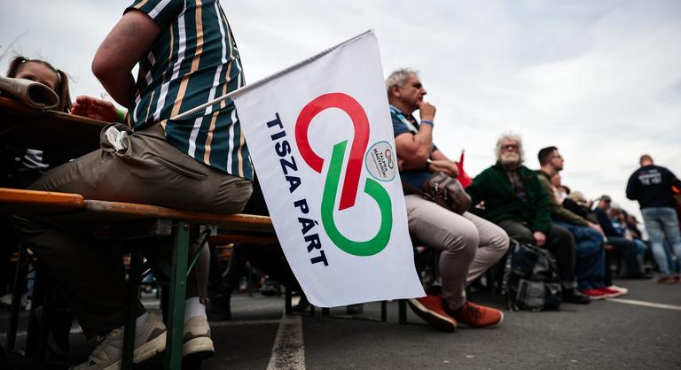 Áradtak a milliók a Tisza Párt számlájára, még egy korábbi fideszes politikus is beszállt a buliba