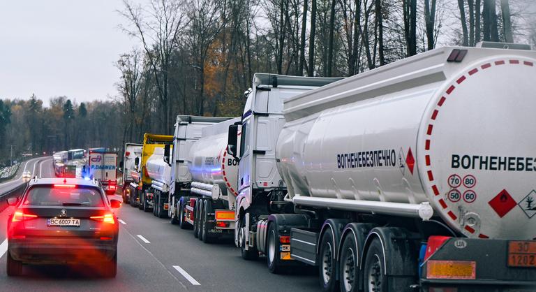 Oroszország leállítja az üzemanyag-exportot az ukrán dróntámadások miatt