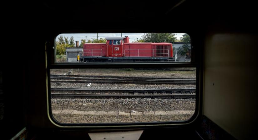 Felsővezeték-szakadás miatt hosszabb menetidő és fennakadások várhatók a miskolci vasútvonalon
