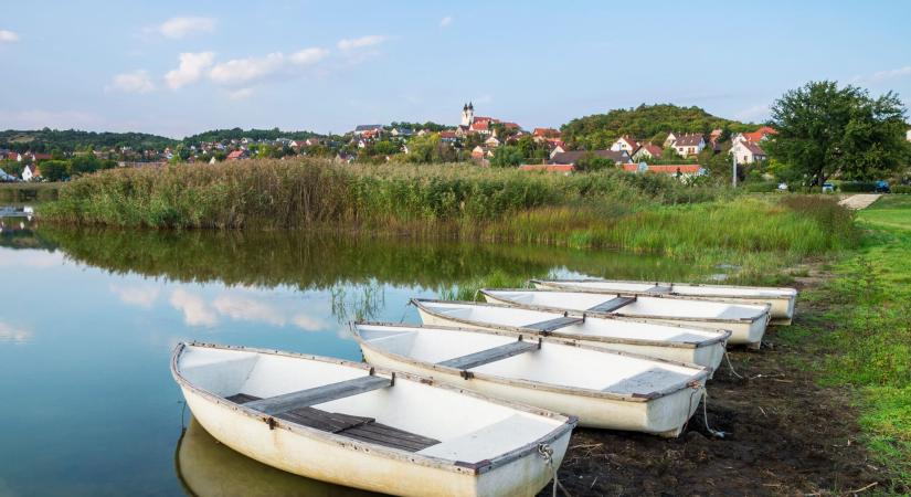 Balatoni kiruccanást tervezel? Egy tóparti turistalátványosságot most kerülj el!