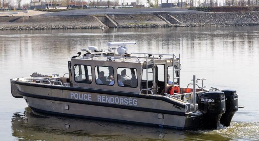 Hajszálon múlt a tragédia: rendőrségi jet-ski és motorcsónak ütközött Bajánál