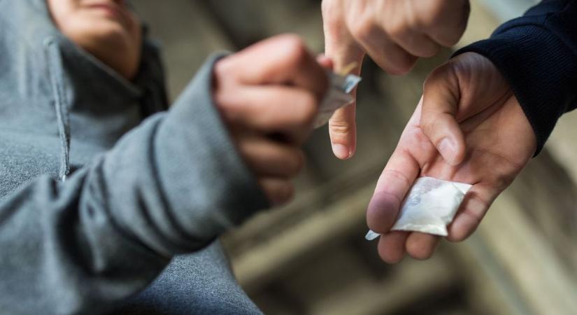 Óriási értékben árultak kábítószert több vasi településen a dílerek