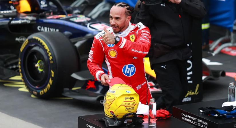 Lewis Hamilton úgy nézett ki, mintha visszautazott volna az időben – fotók