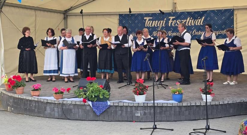 Tíz éve őrzi a sváb hagyományokat a Tungi Fesztivál Tamásiban (képgalériával)