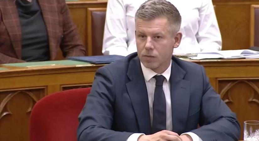 Magyar Péter lefagyott, amikor Gulyás Gergely szembesítette őt a saját szavaival (VIDEÓ)