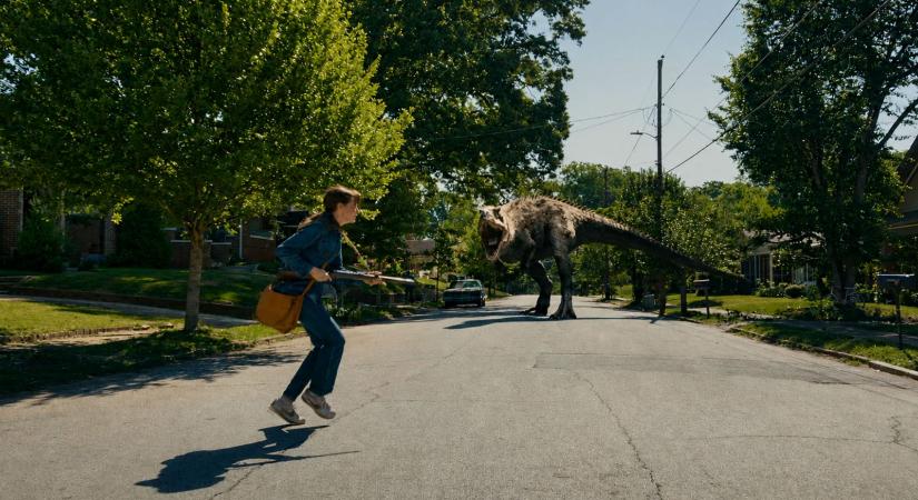 Új előzetest kapott az új dinoszauruszos sci-fi akciófilm Anne Hathaway és Ewan McGregor főszereplésével