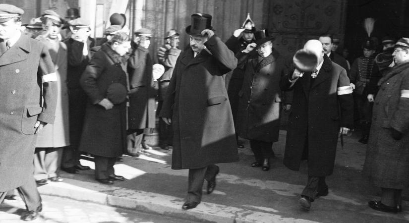 „Ne firtassuk, hogy ki a jobb magyar” – Hóman Bálintra emlékezünk