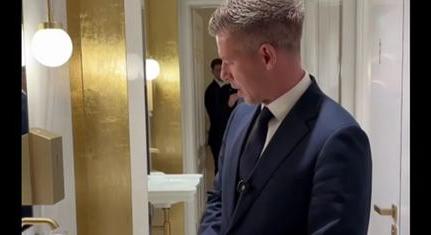 Magyar Péter megmutatta Matolcsy aranyszínű mosdóit