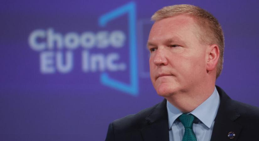 Magyarországra látogat McGrath uniós biztos