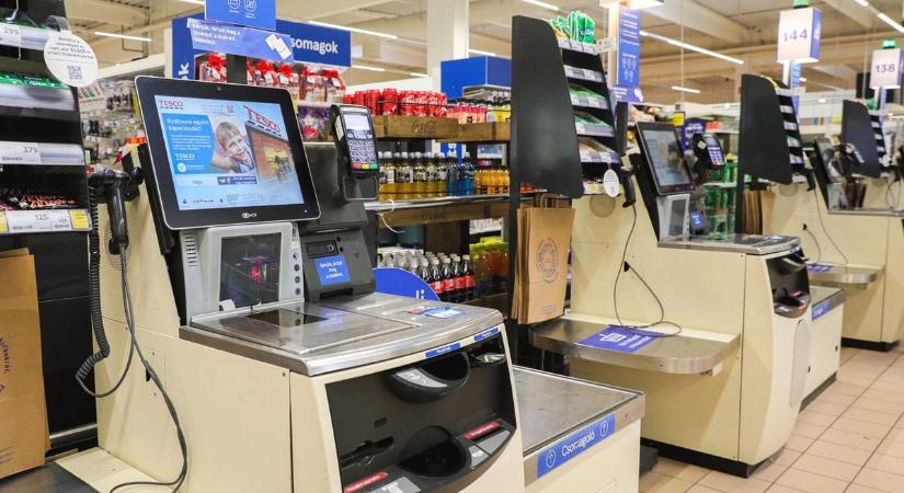 Trükkös módszerrel akart pénzt spórolni a debreceni áruházban a nő, de hamar lebukott