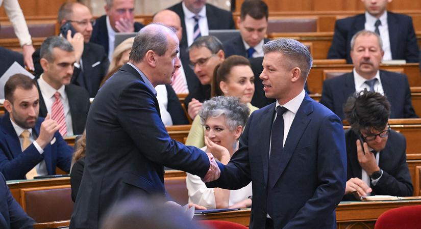 Kössük elmeorvosi szakvéleményhez a kormánytagságot!