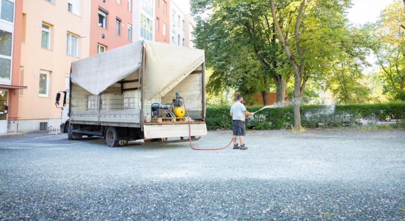 Azbeszttel szennyezett parkolókat nyitottak meg Szombathelyen