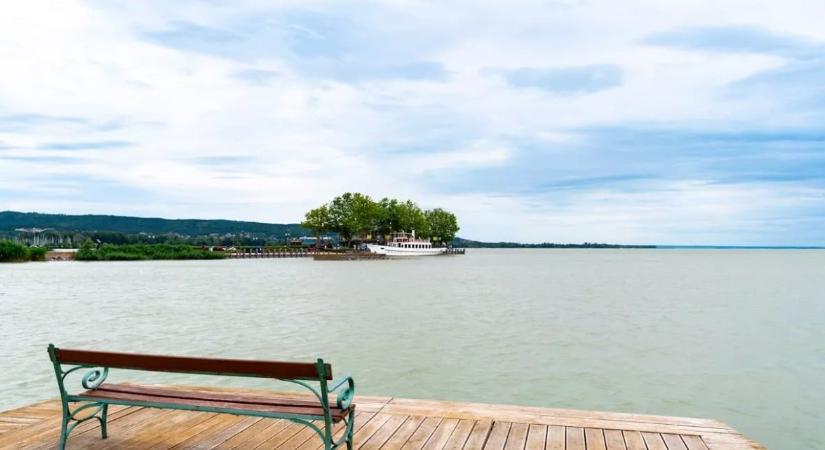 Repülőgéproncsot találtak a Balatonban emberi maradványokkal