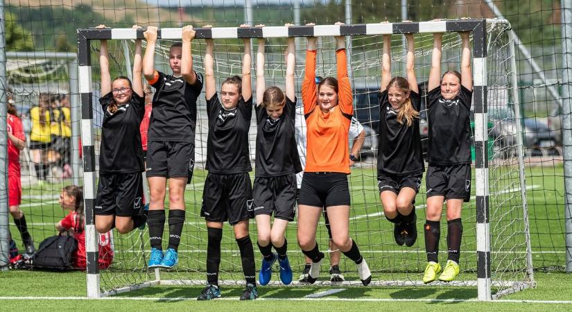 Diákolimpia: a középmezőnyben zárt a balatonkeresztúri iskola leány labdarúgó-csapata