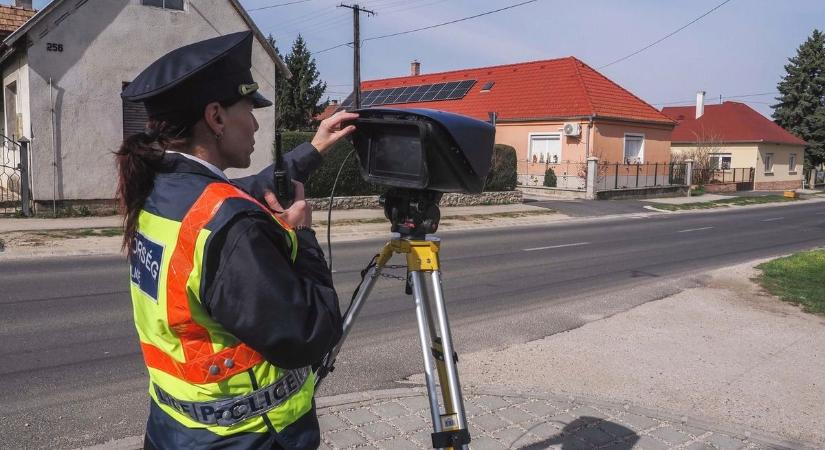 Belterületen száguldoztak a motorosok, több mint 300 ezres bírságot kaptak  fotók