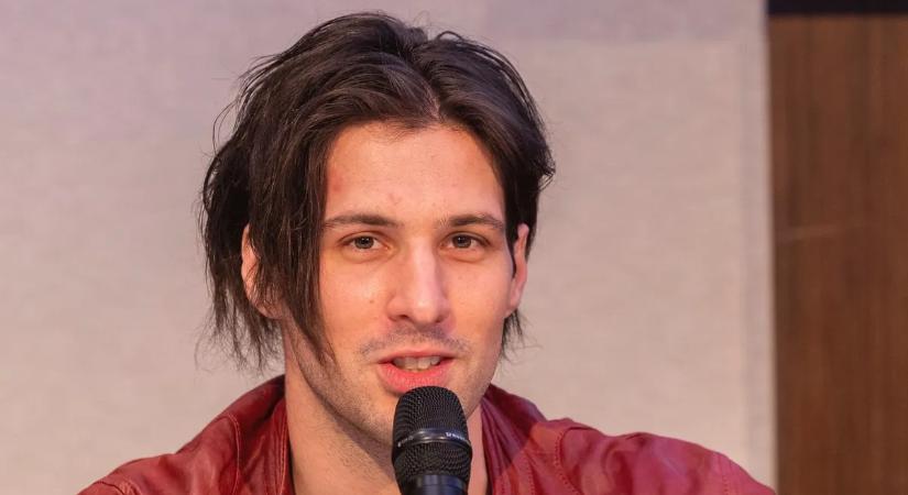 Testközelben a színészek: Ember Márk interaktív musicalt rendez az Erkelben - Videó